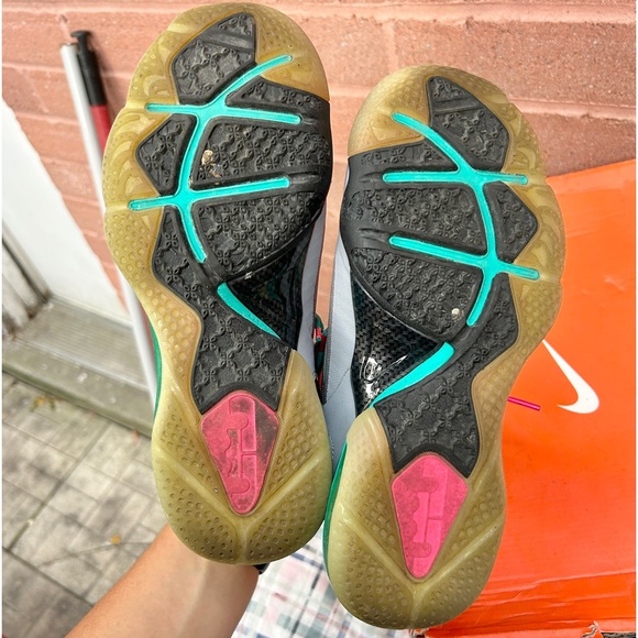 Nike Lebron 9 GS South Beach
Size 6.5Y - Picture 7 of 9